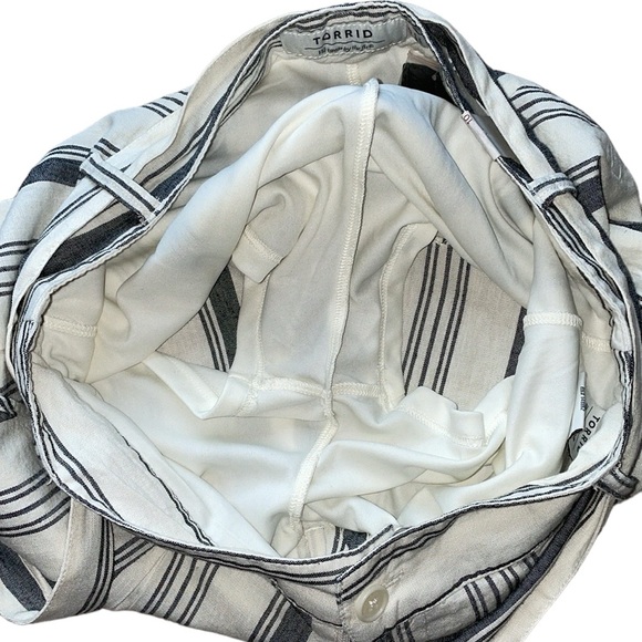 Torrid Off White & Black Striped Hi-Rise Linen Short, NWT - Picture 13 of 13